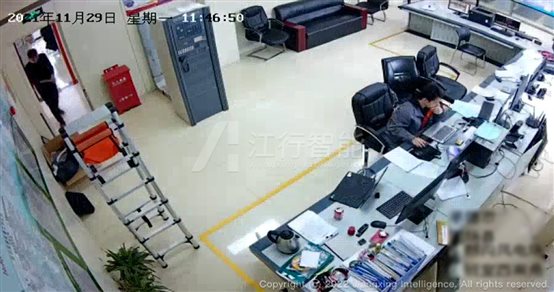 图片包含 游戏机, 桌子, 房间

描述已自动生成 图片包含 游戏机, 桌子, 房间

描述已自动生成